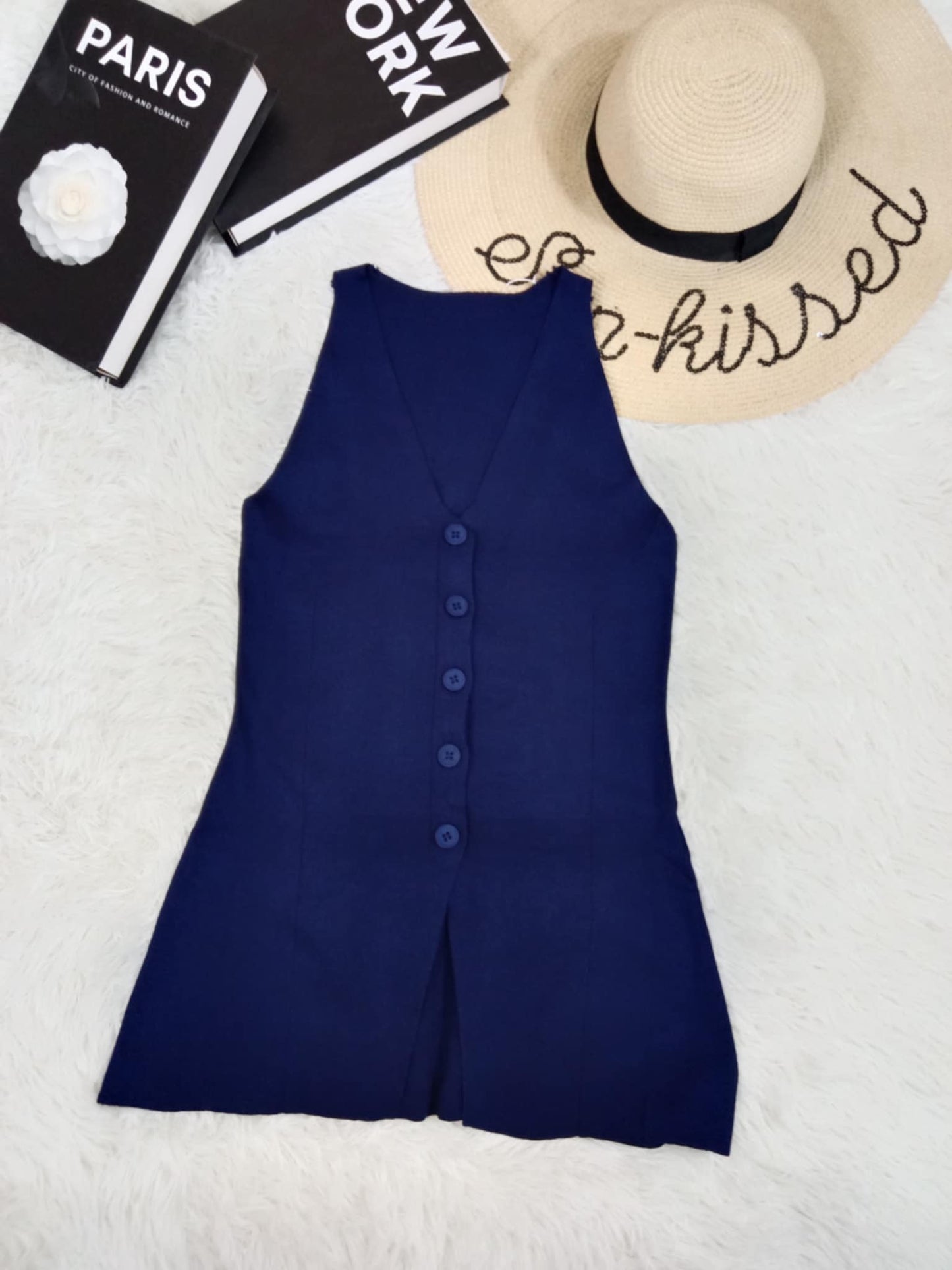 Sleeveless Button-Front Tunic Top – Classic Longline Style