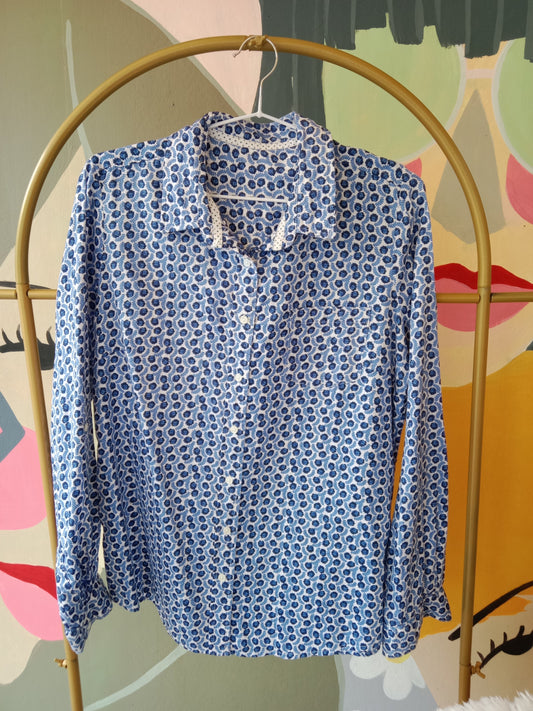 Retro-Inspired Blue Floral Button-Down Blouse – Long Sleeve Collared Top
