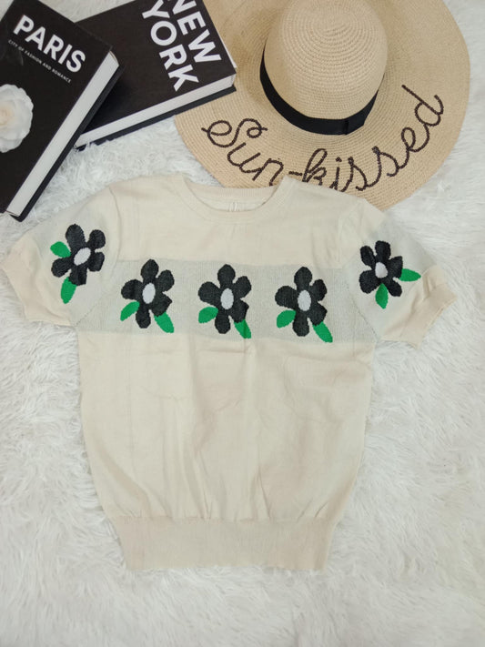Floral Knit Short Sleeve Top – Retro-Inspired Flower Sweater