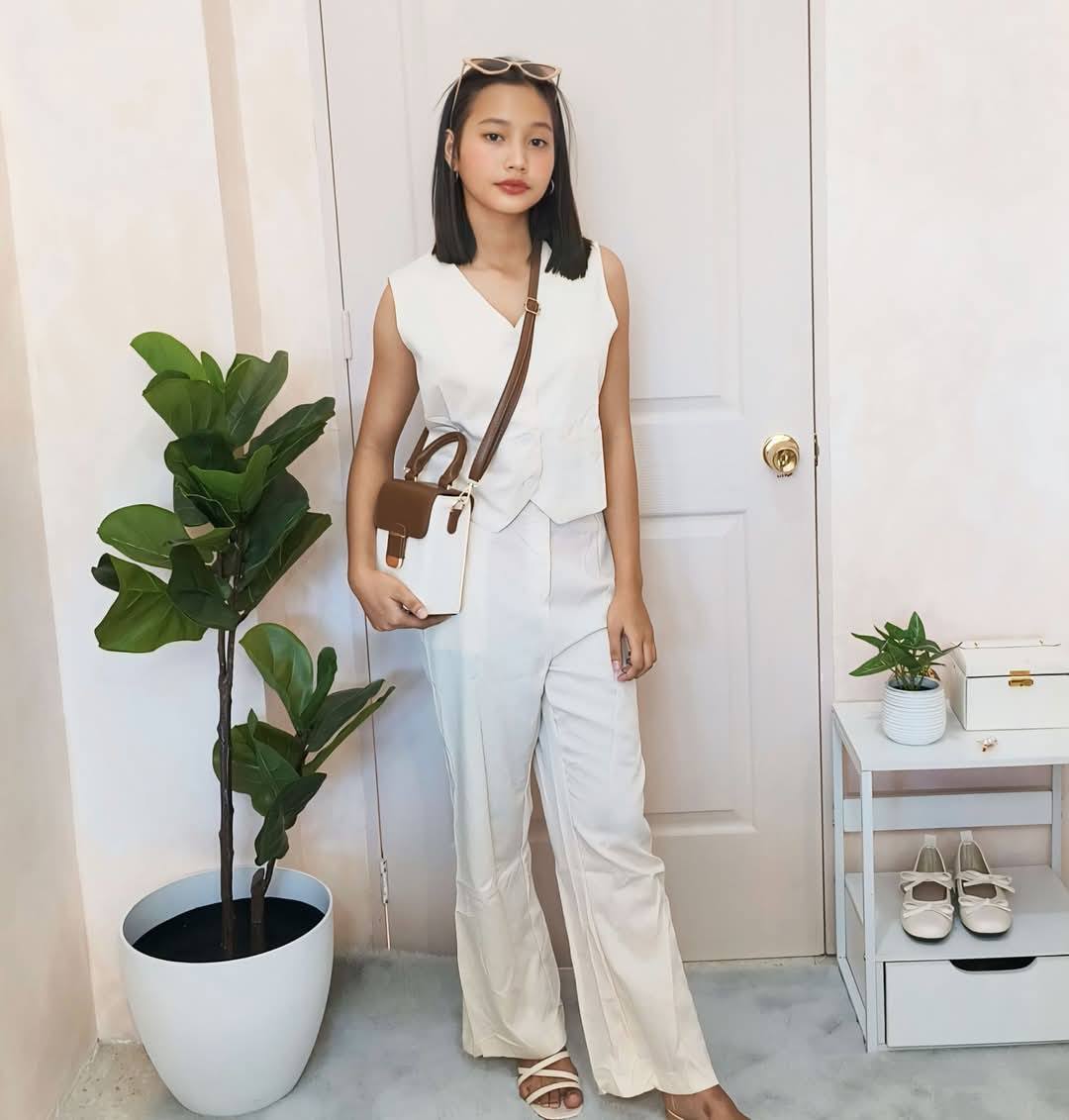 Chic Sleeveless Vest and Wide-Leg Pants Set for Women