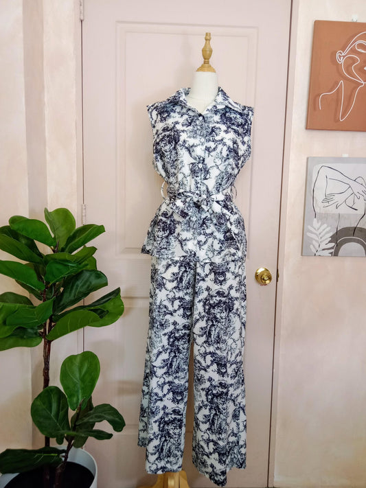Elegant Toile de Jouy Sleeveless Jumpsuit with Belt