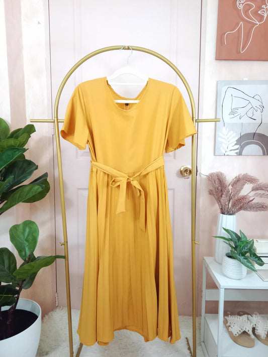 Elegant Midi Dress with Waist Tie & Flutter Sleeves