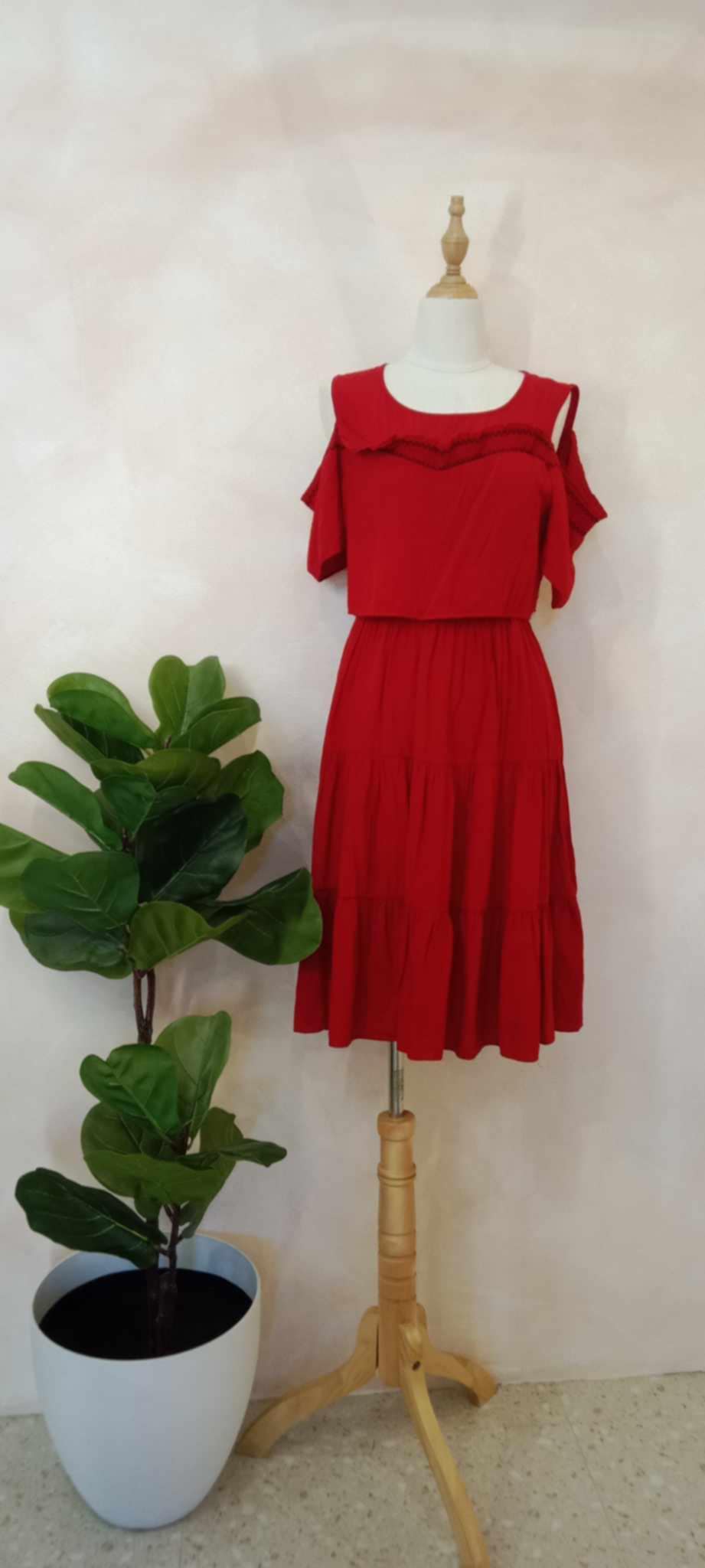 Cold Shoulder Ruffle Midi Dress