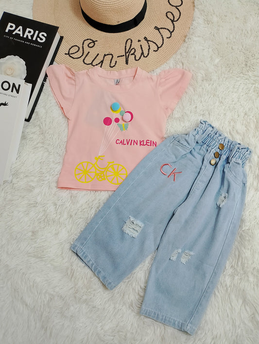 Calvin Klein Balloon Tee & Ripped Denim Pants