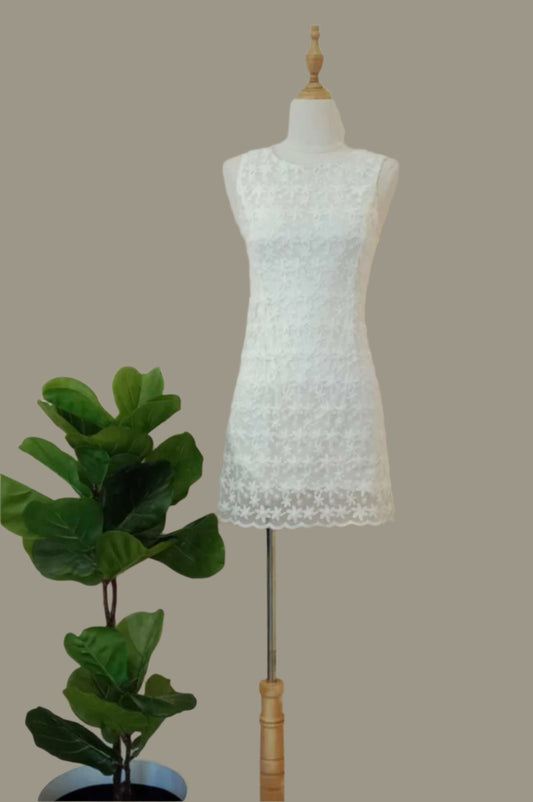 Sleeveless White Lace Mini Dress – Floral Overlay Bodycon Style